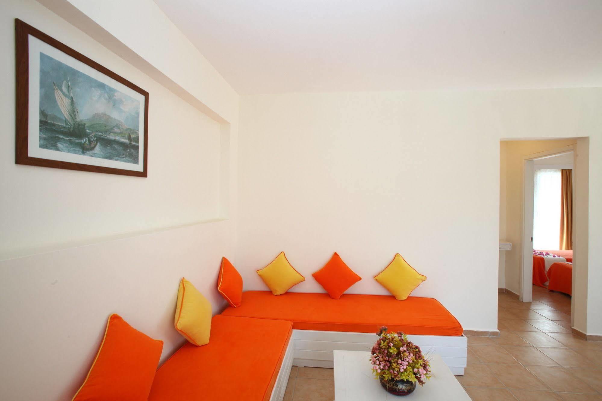 Muskebi Apart Otel Ortakent Bagian luar foto
