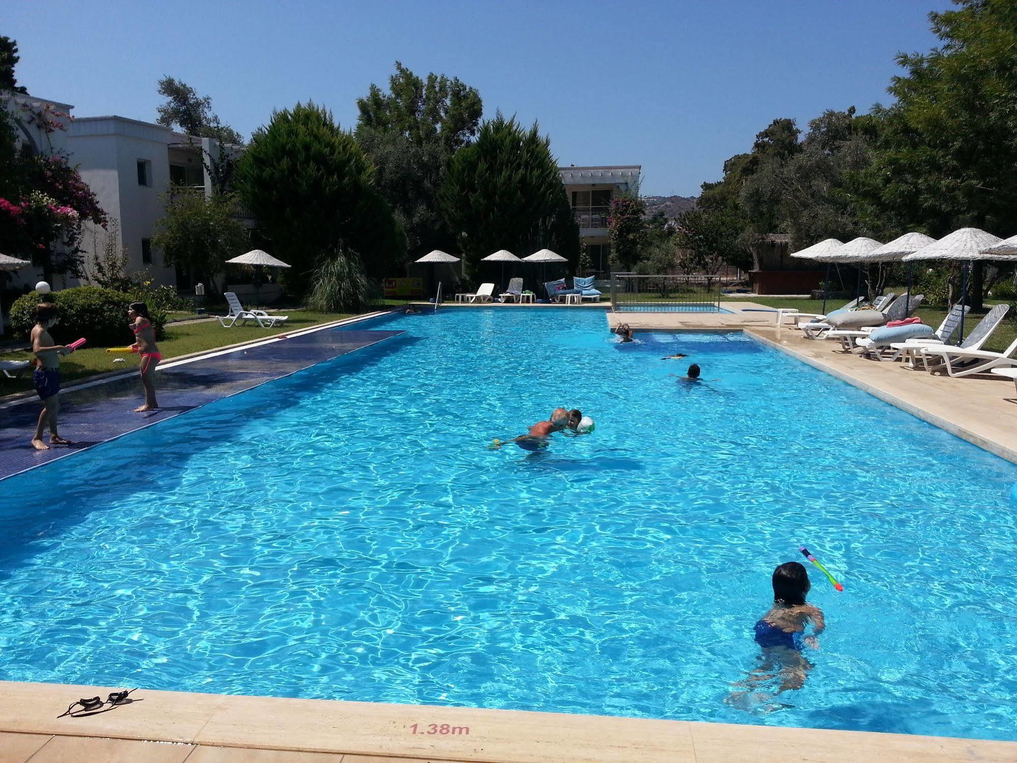 Muskebi Apart Otel Ortakent Bagian luar foto