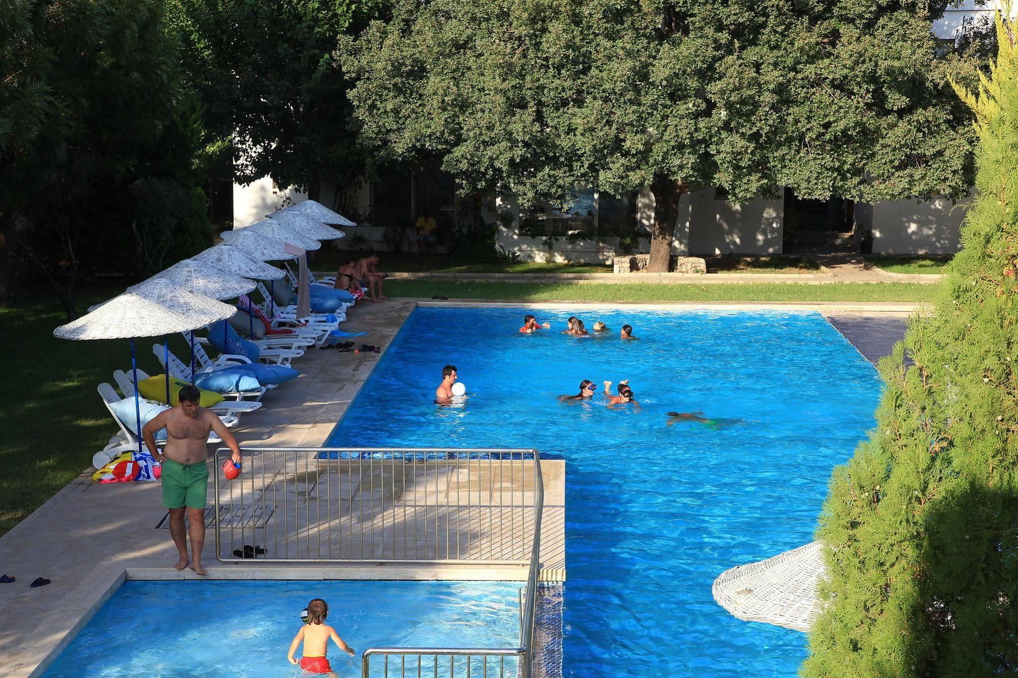 Muskebi Apart Otel Ortakent Bagian luar foto