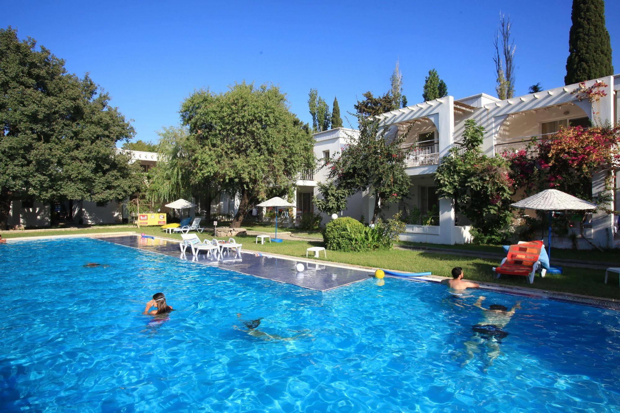 Muskebi Apart Otel Ortakent Bagian luar foto