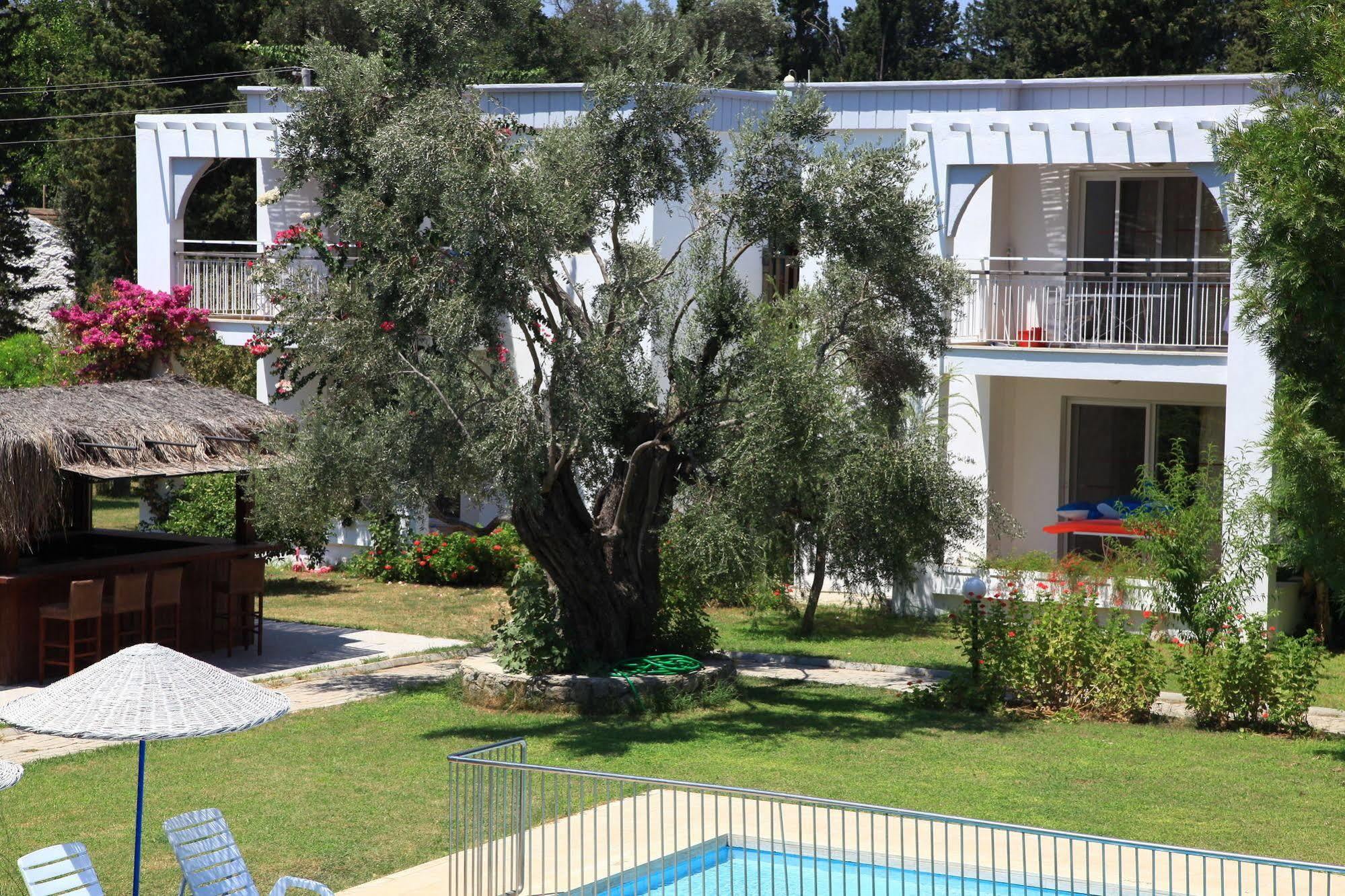 Muskebi Apart Otel Ortakent Bagian luar foto